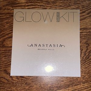 *New*Anastasia Beverly Hills Glow Kit